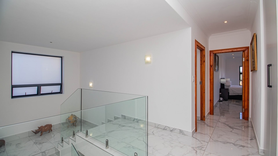 5 Bedroom Property for Sale in The Hill Western Cape